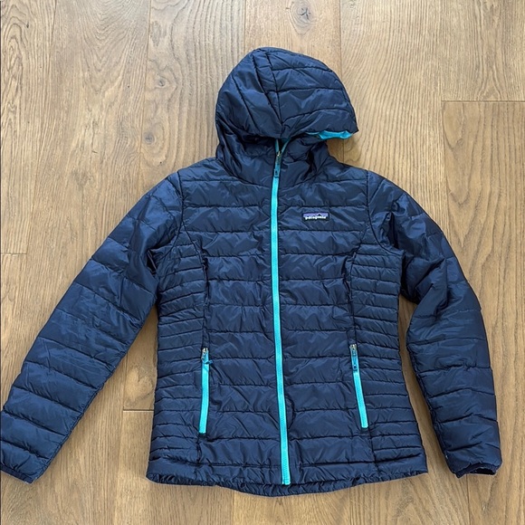 Patagonia Dark Blue Hooded Jacket with Light Blue Details size xs - Picture 1 of 5